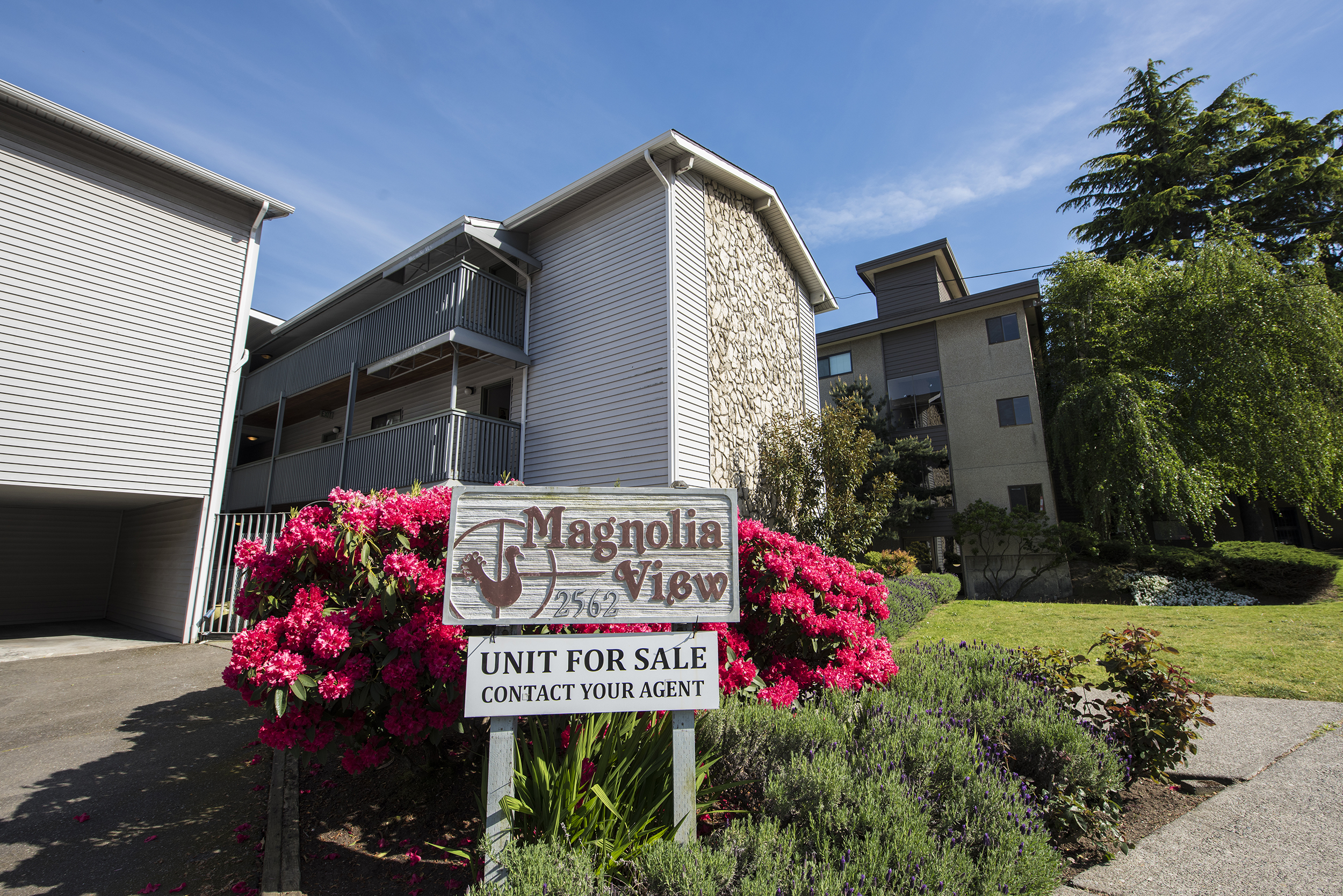 2562 Thorndyke Avenue West - 402