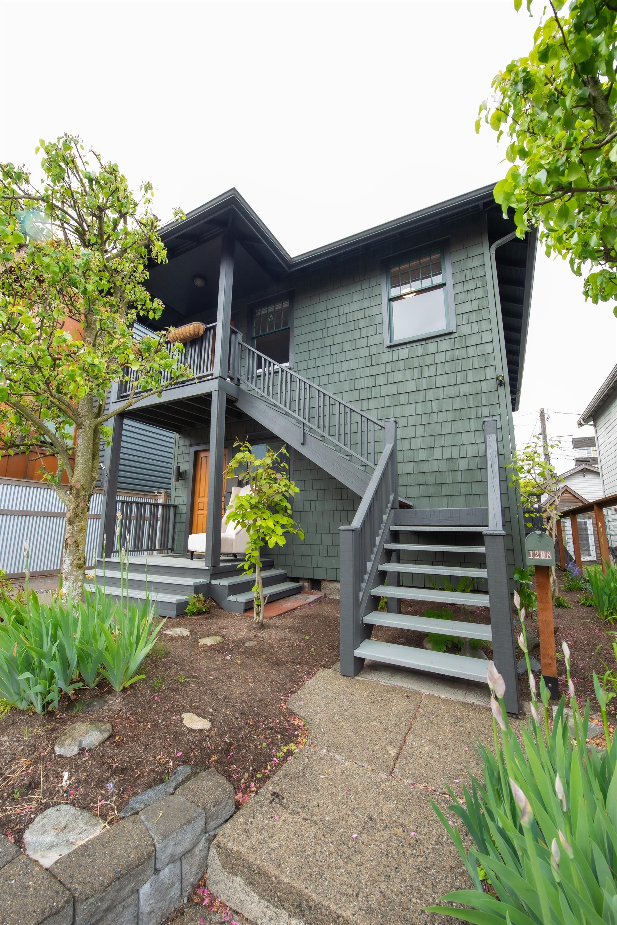 1208 East Barclay Court